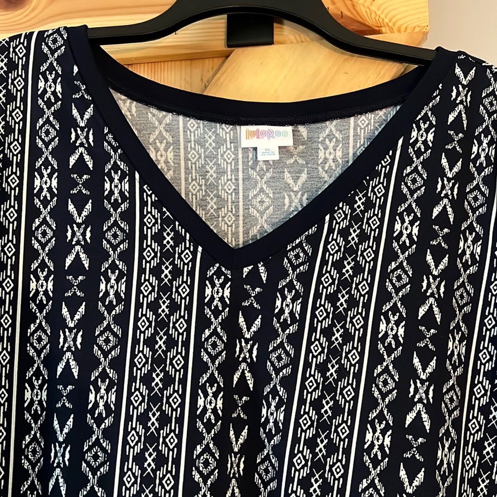 NWT LulaRoe Print Top, Size XL
